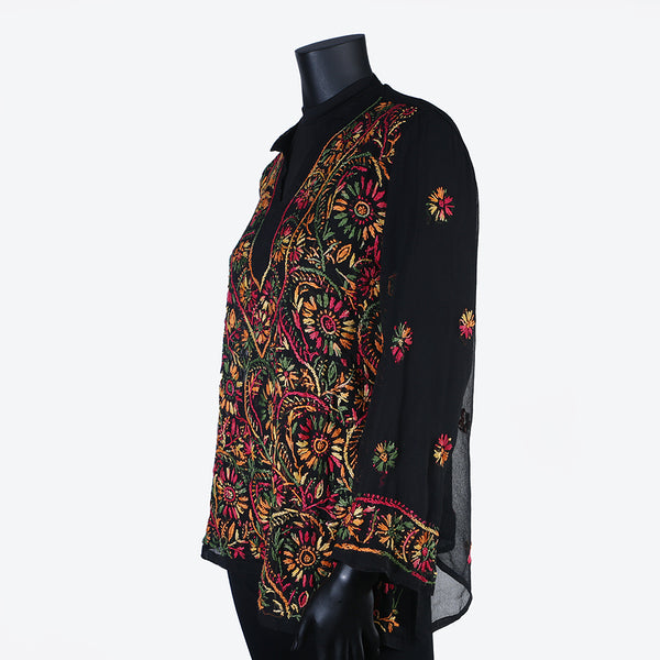 Women’s short top or shirt in linen, silk, cotton or georgette. Worn with trousers / skirt for a stylish look. Embroidered by hand. Spring & Summer collection.