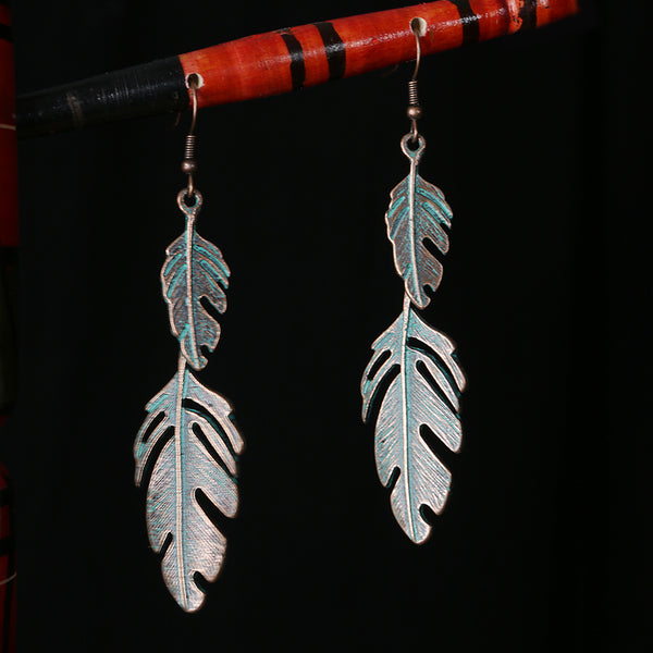 Collection of handmade casual  fashion jewelry of resin, stones, crystals, rhinestone, pearls & beads. Necklace, earrings, bracelets & chokers.