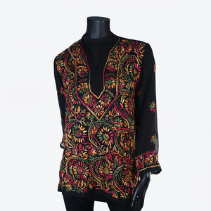 Women’s short top or shirt in linen, silk, cotton or georgette. Worn with trousers / skirt for a stylish look. Embroidered by hand. Spring & Summer collection.