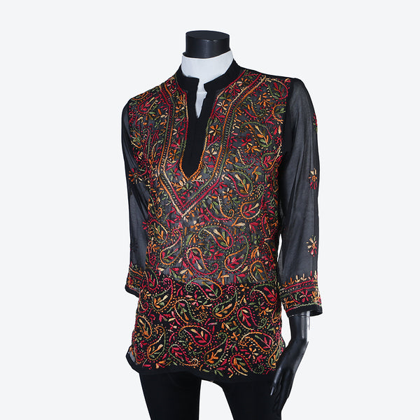 Women’s short top or shirt in linen, silk, cotton or georgette. Worn with trousers / skirt for a stylish look. Embroidered by hand. Spring & Summer collection.
