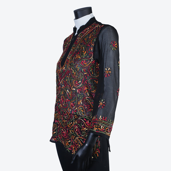 Women’s short top or shirt in linen, silk, cotton or georgette. Worn with trousers / skirt for a stylish look. Embroidered by hand. Spring & Summer collection.