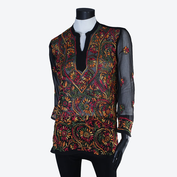 Women’s short top or shirt in linen, silk, cotton or georgette. Worn with trousers / skirt for a stylish look. Embroidered by hand. Spring & Summer collection.