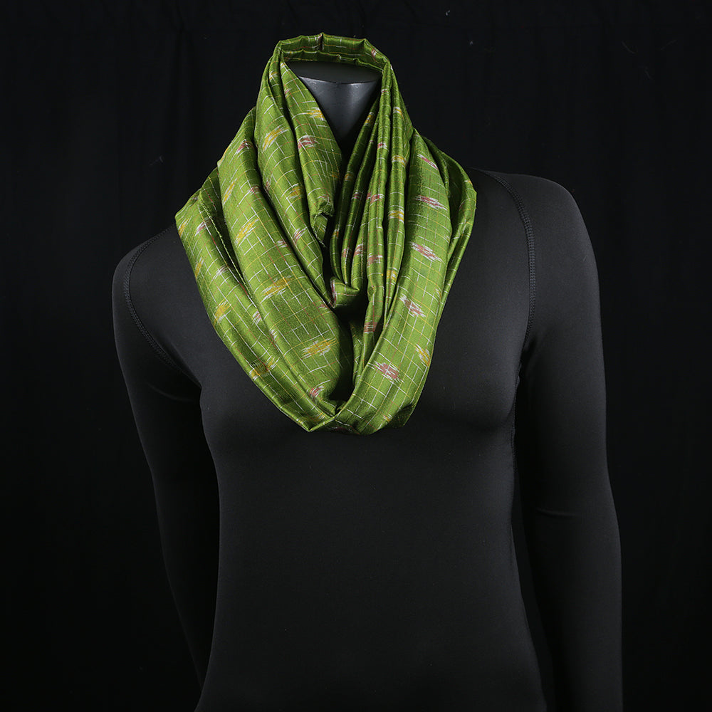 Women's Scarf in Silk. Made from the finest silk. Ideal as a neck scarf or a headscarf / hijab.